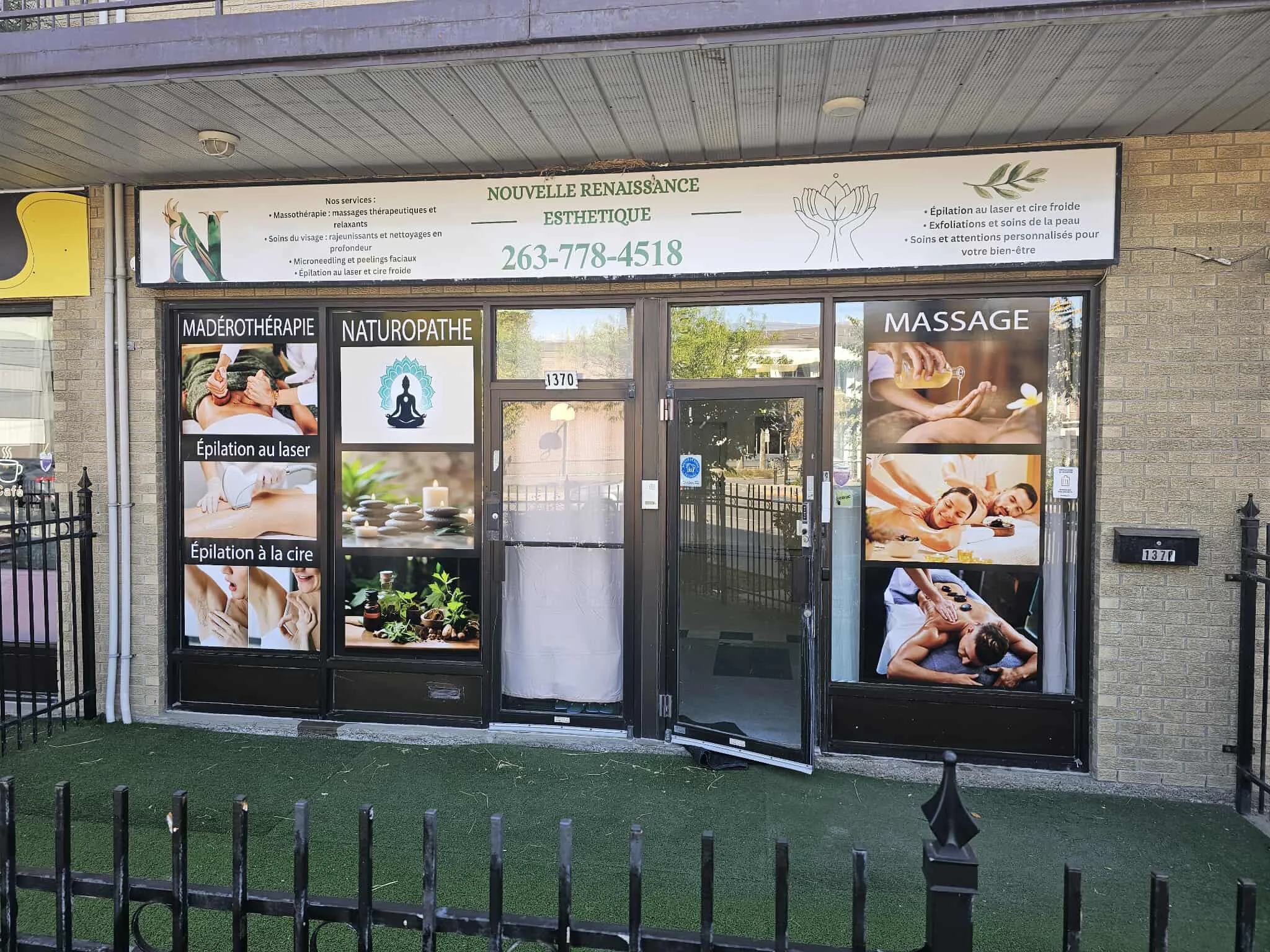 Custom DTF apparel and banner printing completed in-house at Max Printing Montreal facility